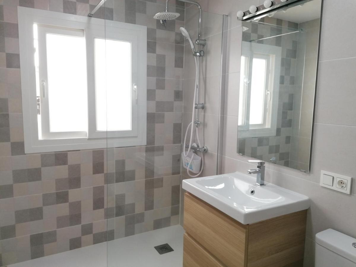 Apartamento Suite Arco De La Villa,Solo Familia Y Parejas,Parking Gratuito كونيل ذي لا فرونتيرا المظهر الخارجي الصورة
