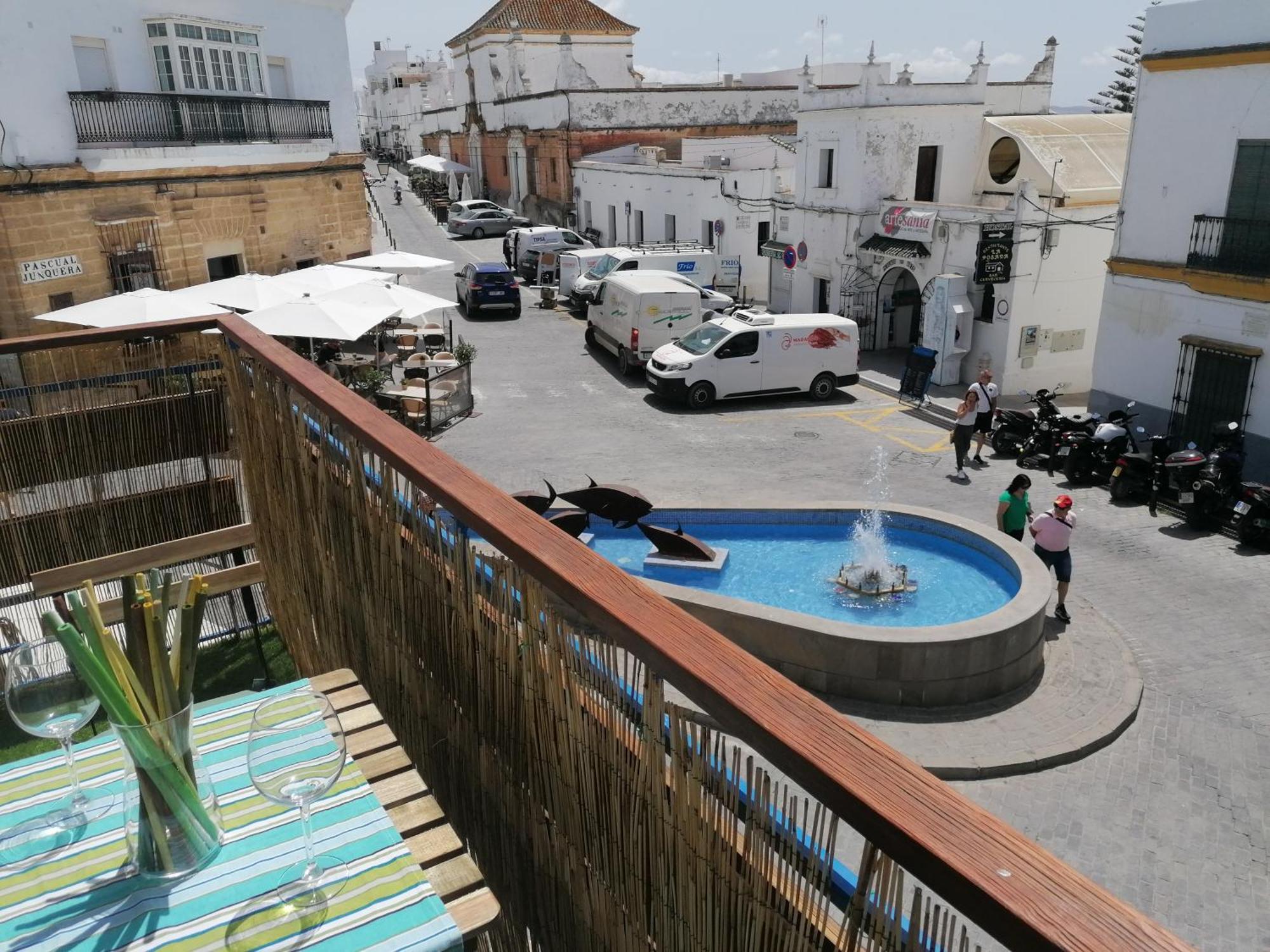 Apartamento Suite Arco De La Villa,Solo Familia Y Parejas,Parking Gratuito كونيل ذي لا فرونتيرا المظهر الخارجي الصورة