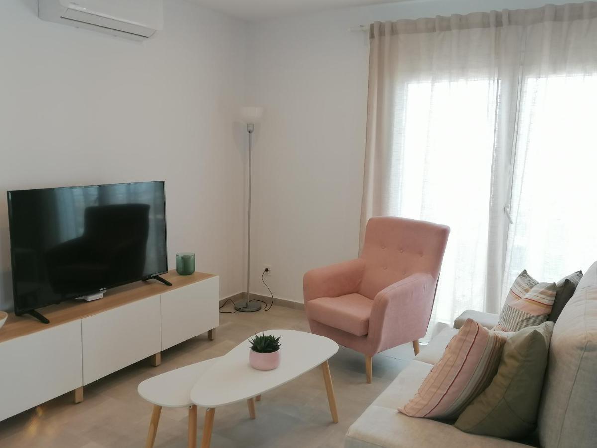 Apartamento Suite Arco De La Villa,Solo Familia Y Parejas,Parking Gratuito كونيل ذي لا فرونتيرا المظهر الخارجي الصورة